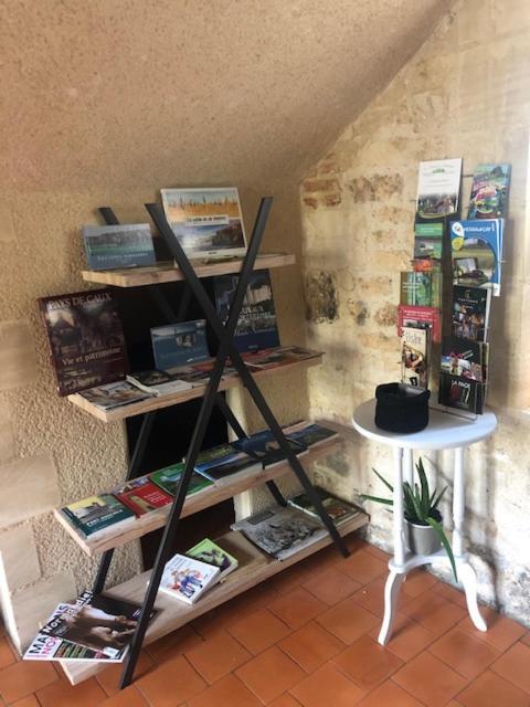 Отель Le Prieure Des Fontaines Les Preaux Экстерьер фото