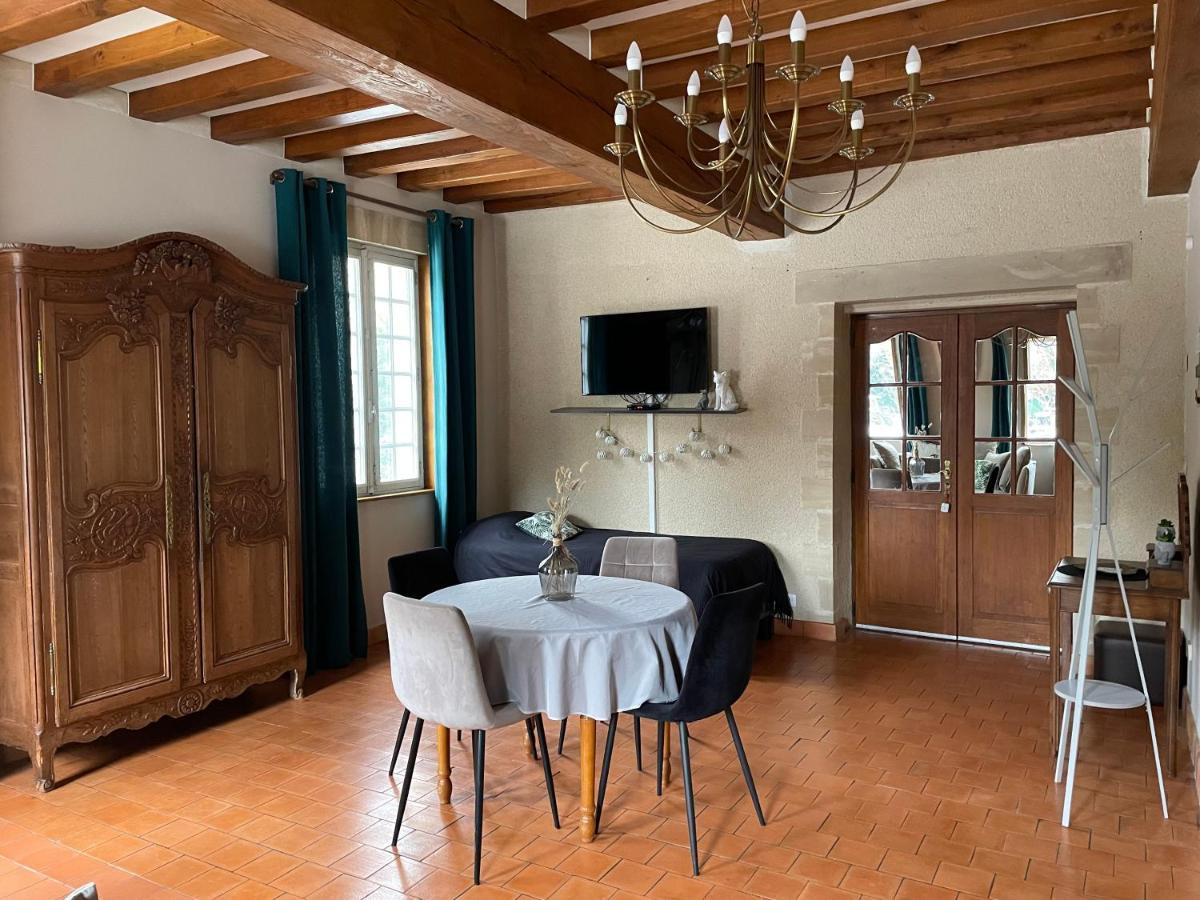 Отель Le Prieure Des Fontaines Les Preaux Экстерьер фото