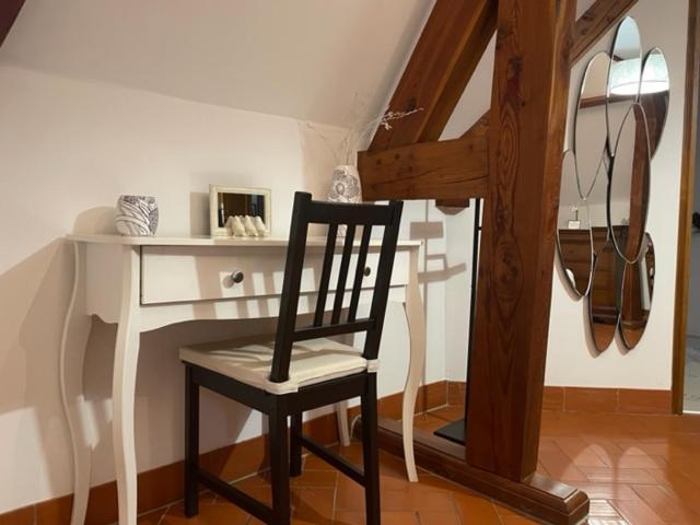 Отель Le Prieure Des Fontaines Les Preaux Экстерьер фото